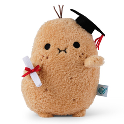 Noodoll Ricespud Graduate Plush Toy. Coming with a super soft, sandy coloured body, jet black eyes and three little hair tufts. Ricespud comes wearing an attached black felt graduation cap with red tassels  and clutching a little white felt diploma with r